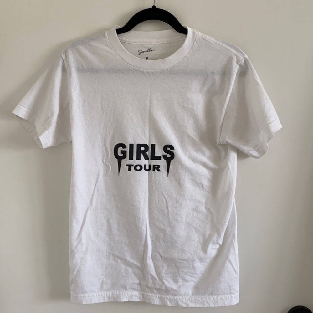 Super trendy tee